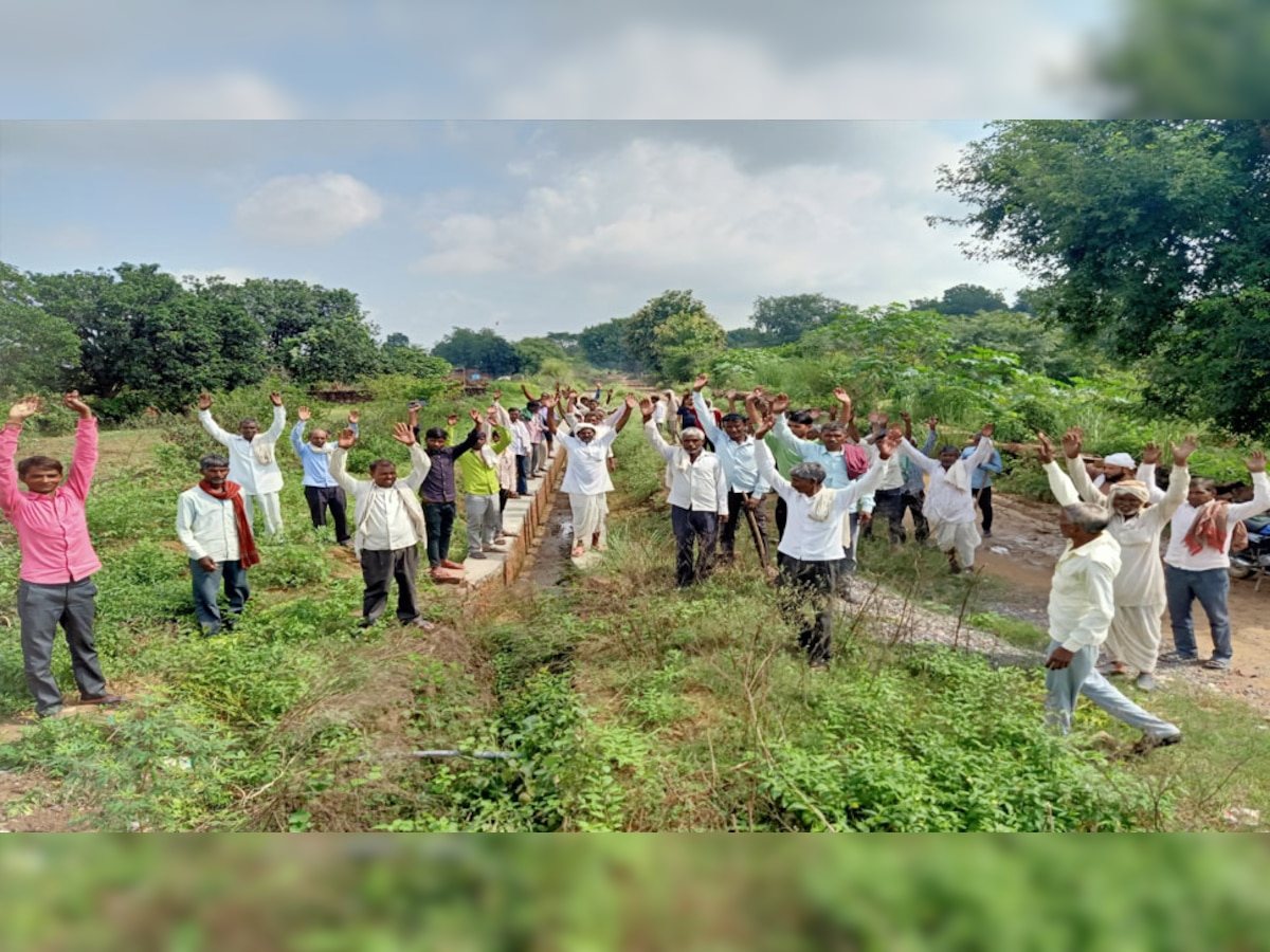 बाड़ी: रामसागर माइनर नहर निर्माण कार्य का किसान कर रहे विरोध, बाजारों में निकाली रैली 