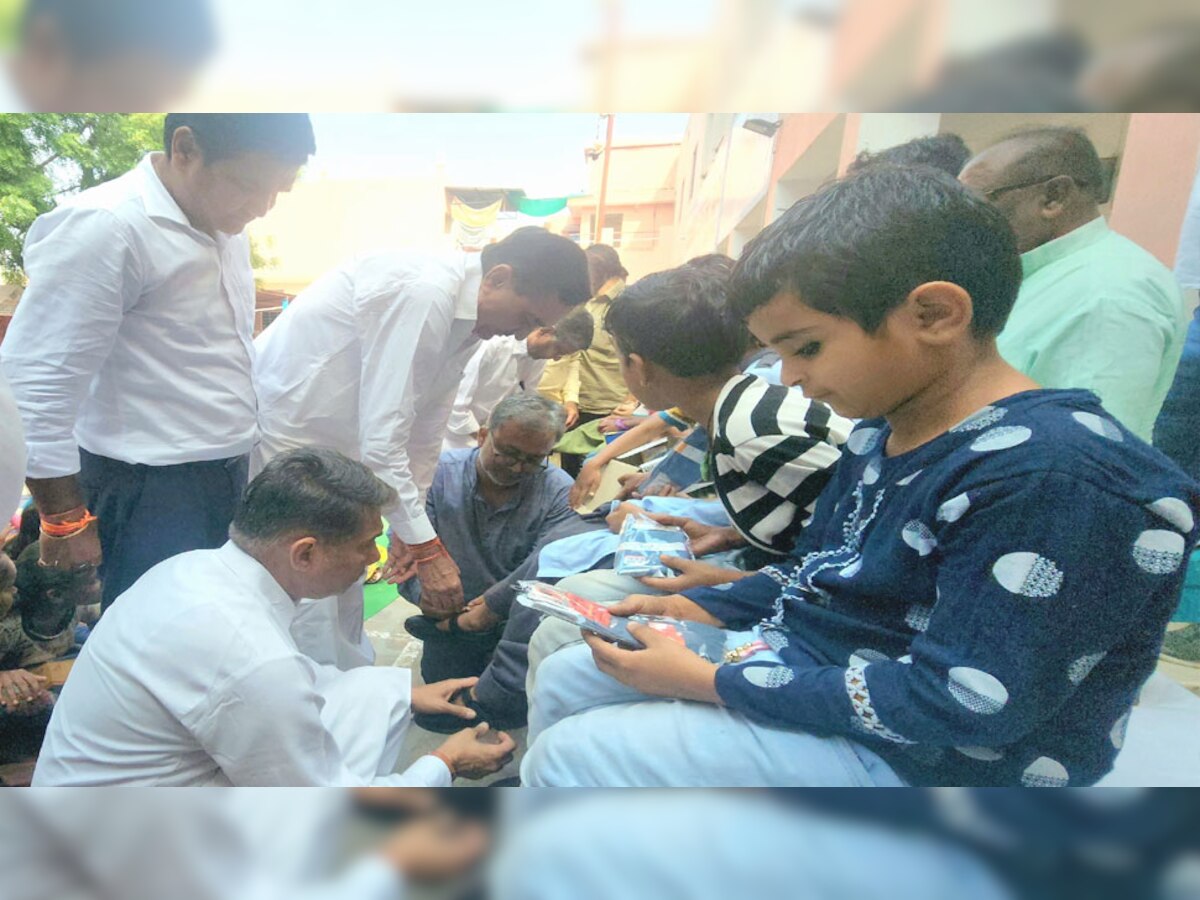 हनुमानगढ़: अंतरराष्ट्रीय बालिका दिवस पर बच्चियों का हुआ सम्मान, पहनाई गए जूते-जुराबें