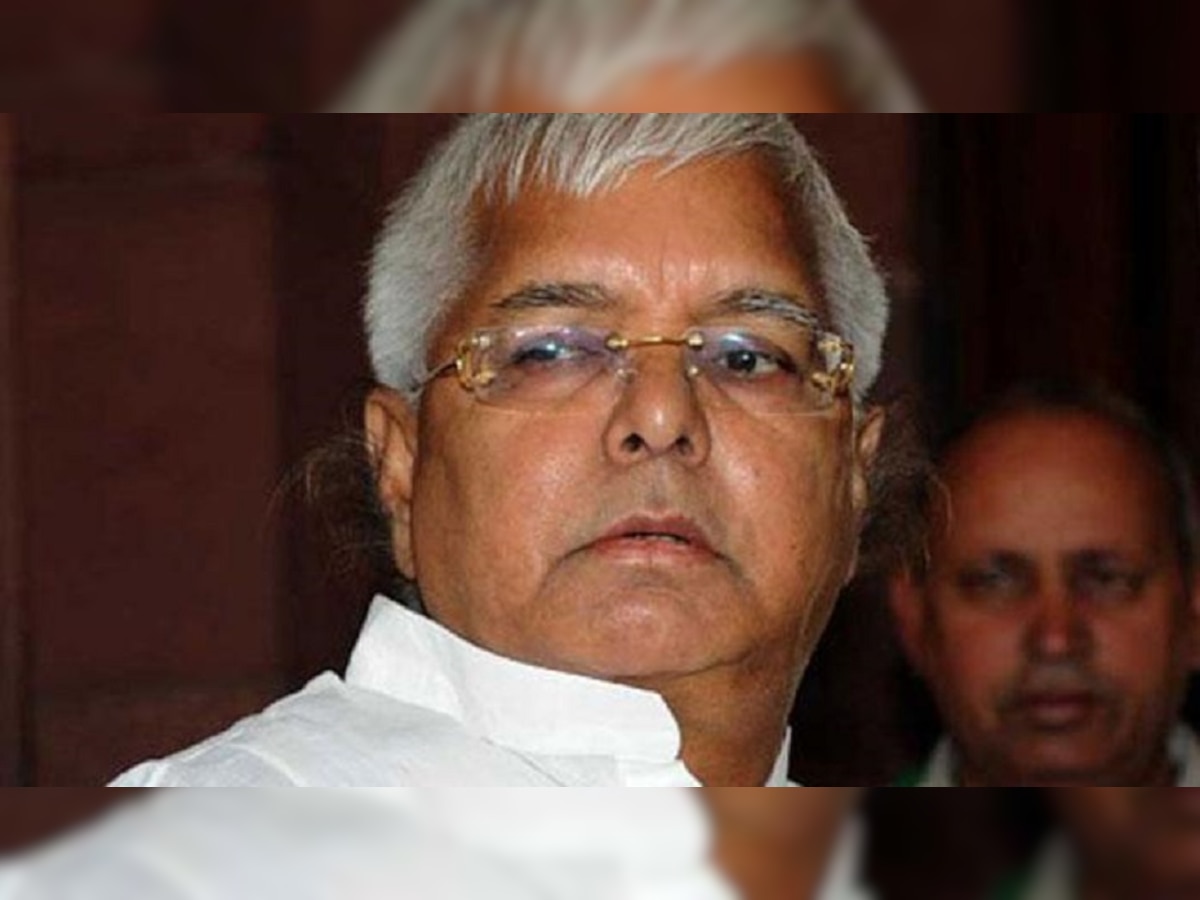 Lalu Yadav: इलाज के लिए सिंगापुर पहुंचे लालू यादव, बेटी रोहिणी ने एयरपोर्ट पर किया स्वागत