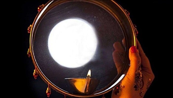 karwa Chauth 2022: करवा चौथ पर अगर बादलों में छिपा हो चांद, इस तरह खोलें अपना व्रत