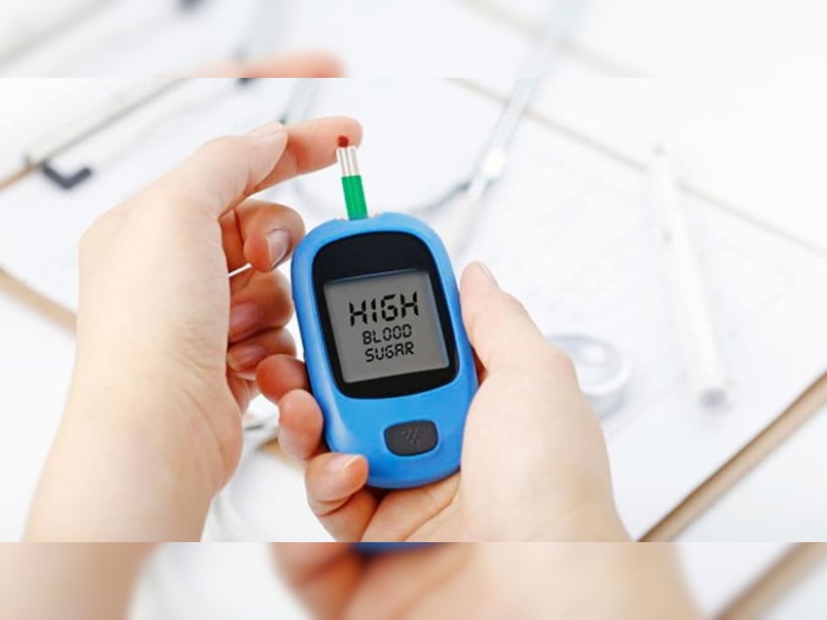 Diabetics: डायबिटीज के मरीज इन फलों को डाइट में करें शामिल, ब्लड शुगर लेवल रहेगा कंट्रोल