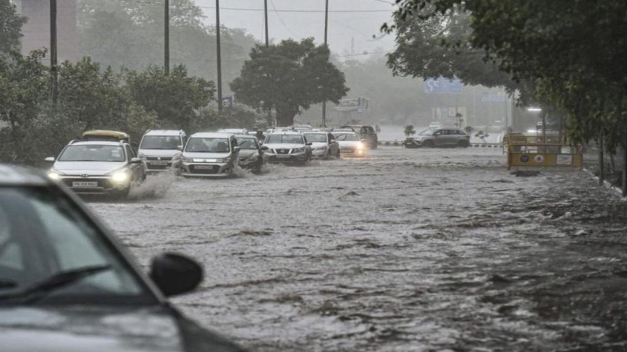 Weather Alert: अक्टूबर में क्या फिर होगी बारिश, मौसम विभाग ने मानसून को लेकर दिया बड़ा अपडेट