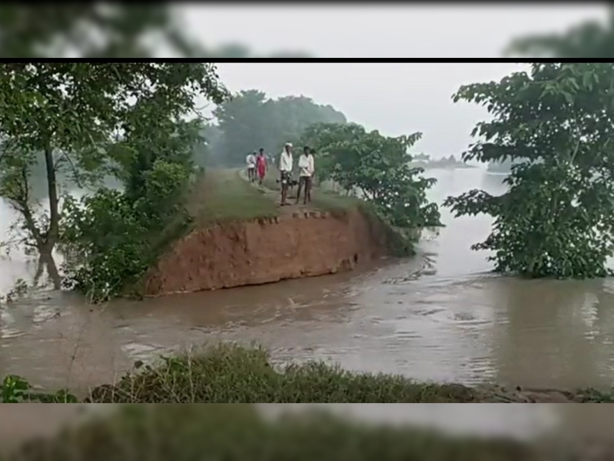 Flood in UP: सिद्धार्थनगर जिले में बांध टूटने से बाढ़ की स्थिति हुई भयावह, सौ से ज्यादा गांव हुए प्रभावित 