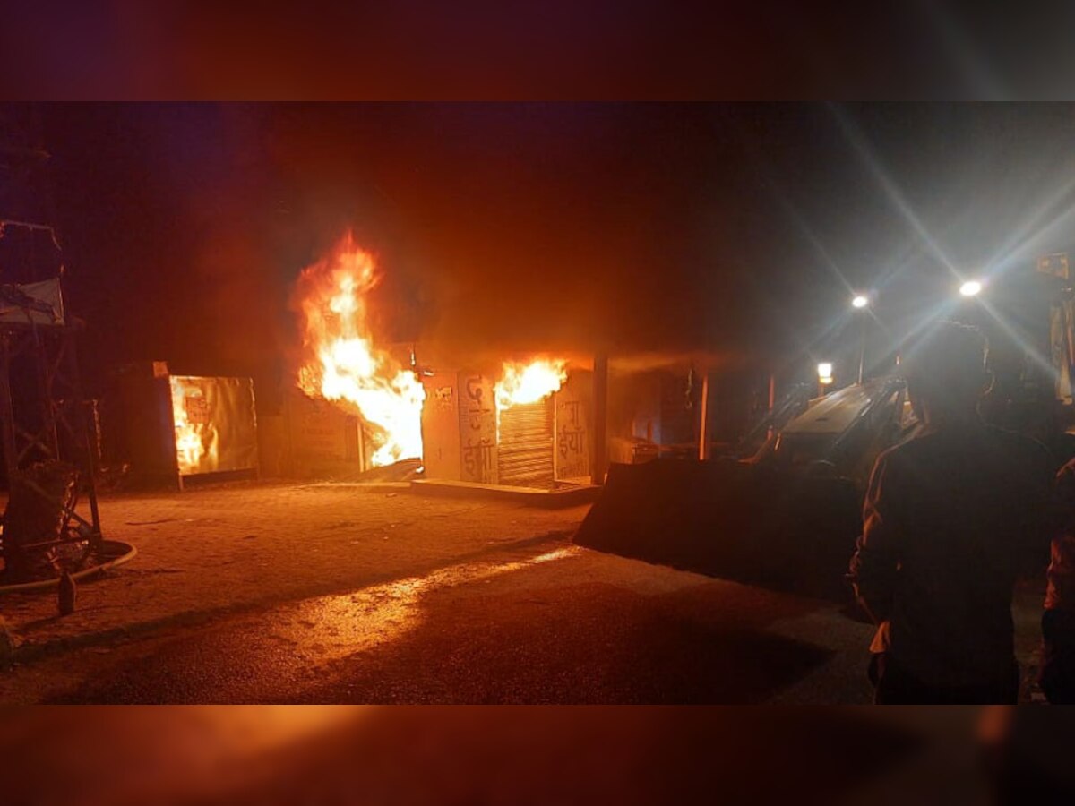 Barmer: धोरीमन्ना में मारपीट की शिकायत से बमके बदमाश, JCB से दुकान में तोड़फोड़ की, फिर पेट्रोल डालकर लगा दी आग