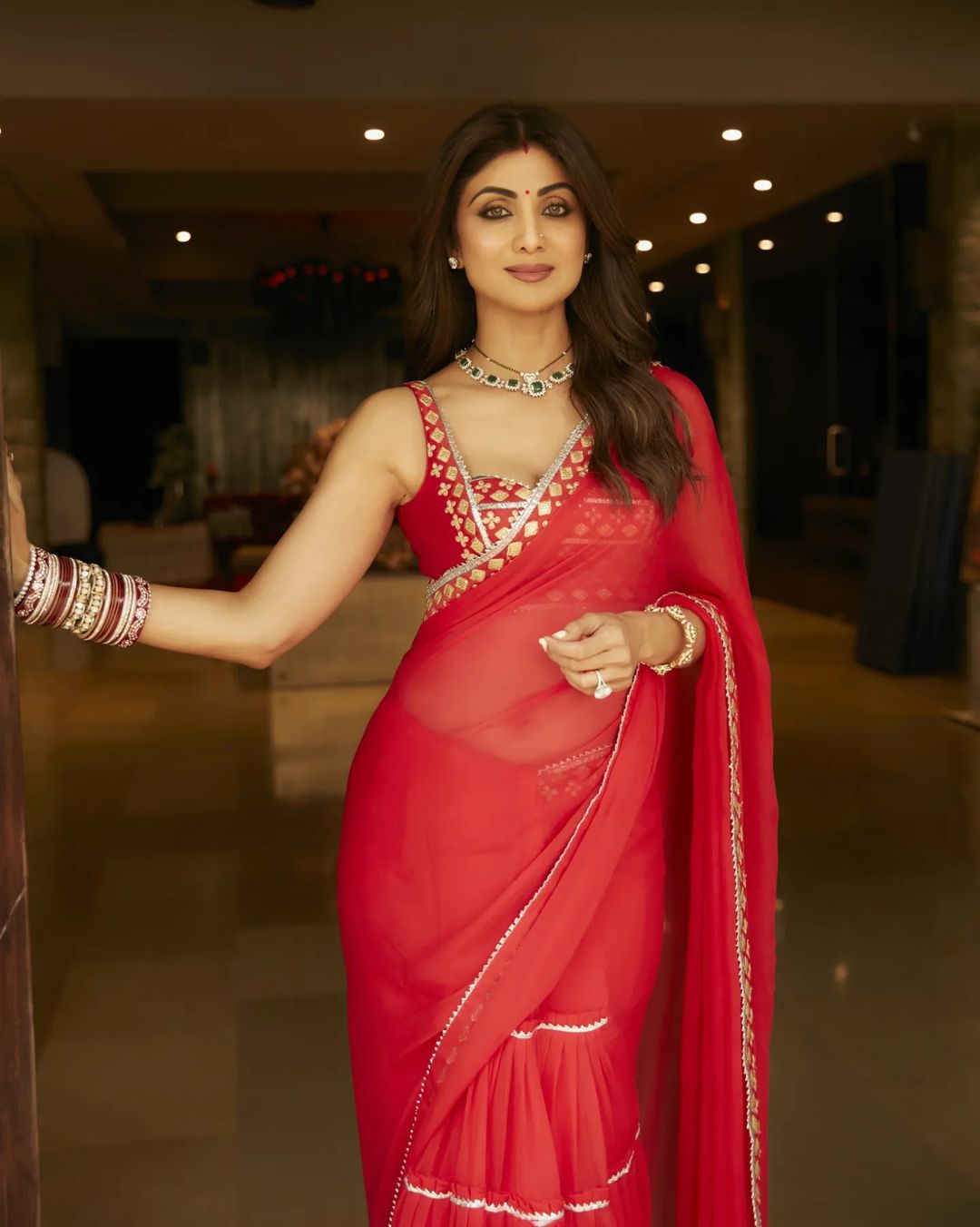 Shilpa Shetty killer look in Karwa Chauth 2022 Shilpa Shetty wear red 