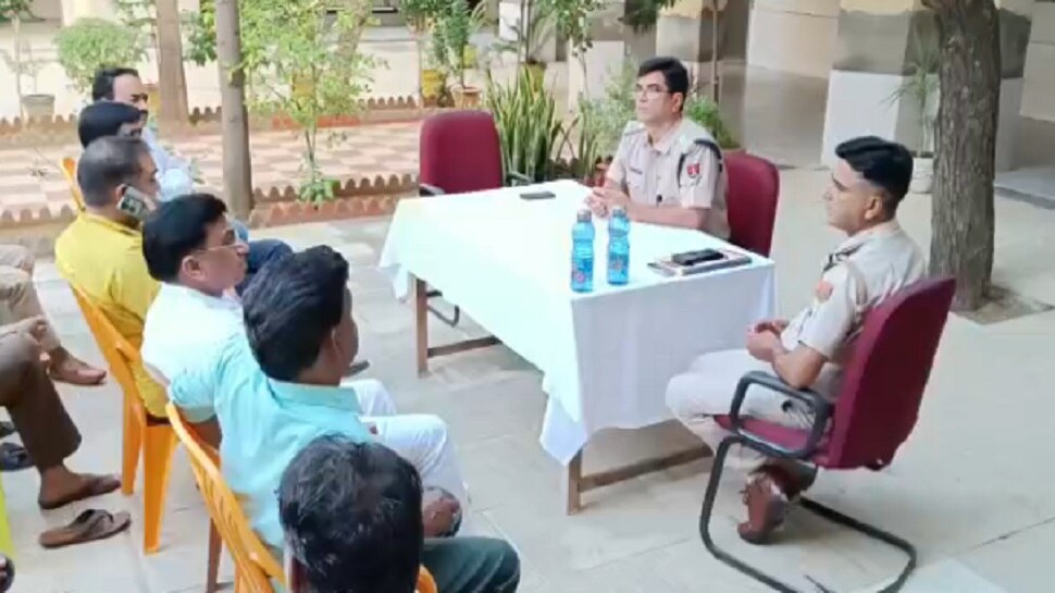 हम है सुरक्षित अभियान की समीक्षा बैठक, एसओपी की पालना करने का व्यापारियों ने किया वादा