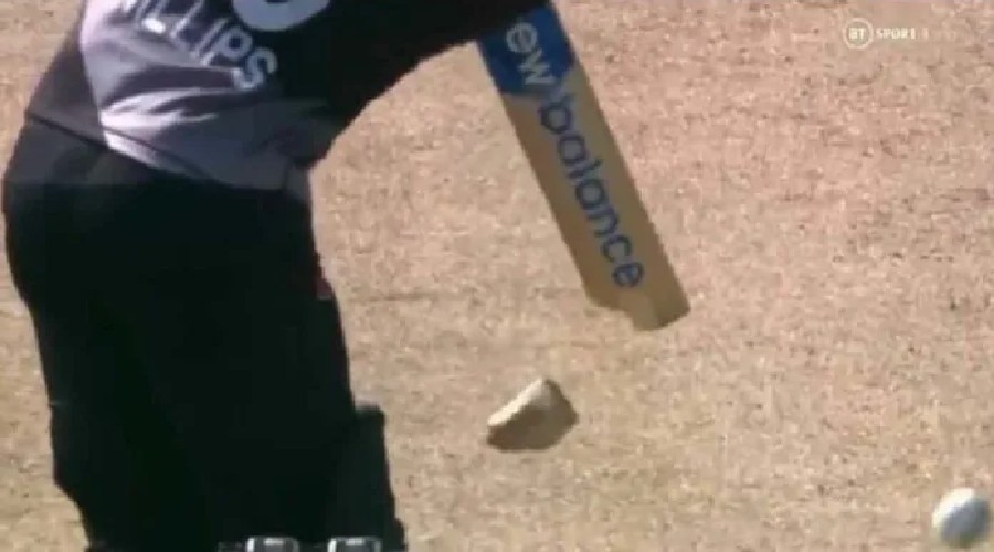 पाकिस्तानी गेंदबाज की विध्वंसक गेंद पर टूटकर बिखर गया कीवी बल्लेबाज का बैट, देखें वीडियो