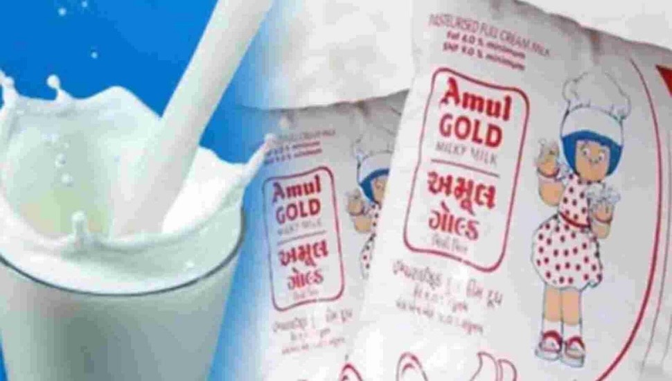 Amul Price Hike: दिवाली से पहले  Amul ने बढ़ाए दूध के दाम, अब ग्राहक दो रुपये एक्स्ट्रा लेकर पहुंचे दुकान