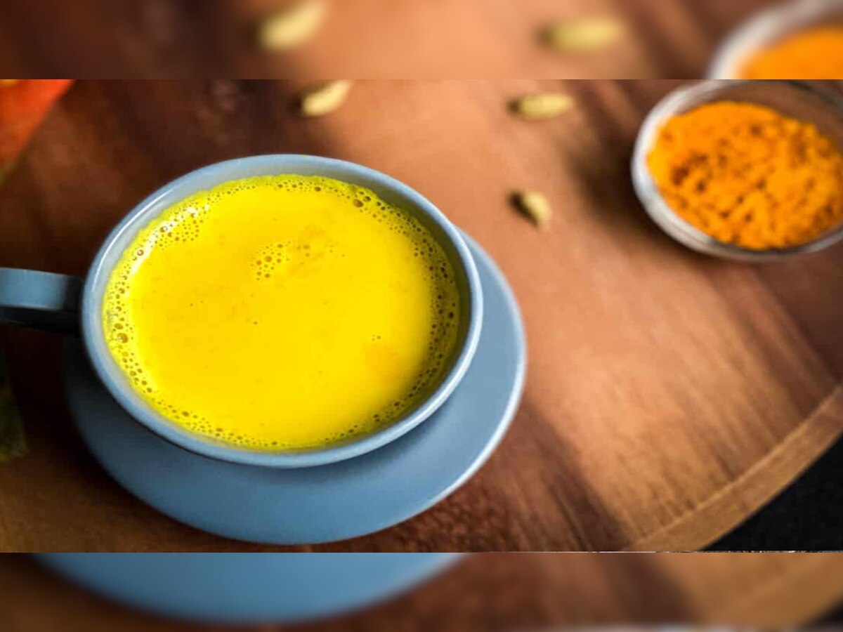 Turmeric Milk benefits: सर्दियों के लिए बेहतरीन चीज है हल्दी वाला दूध, फायदे जान रह जाएंगे हैरान