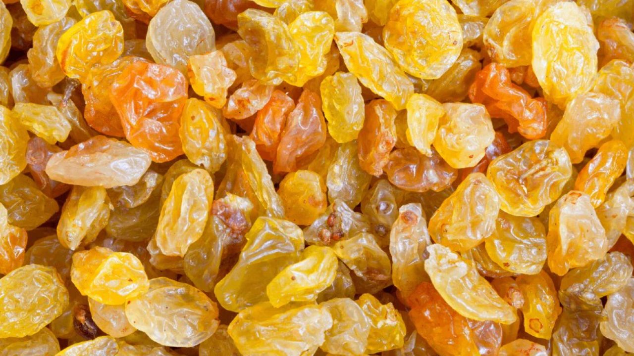 health benefits of chewing soaked raisins relief from stomach pain