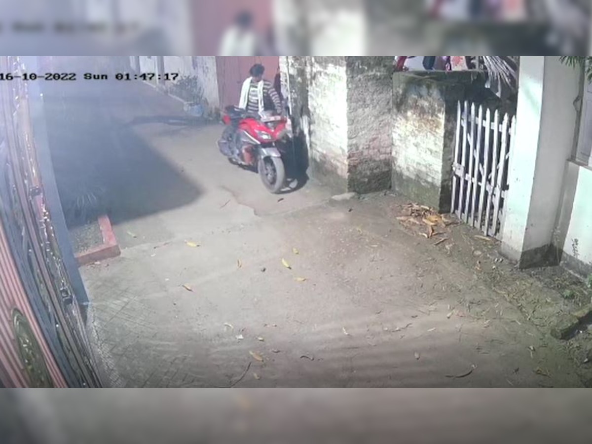 Bike Chori: बेगूसराय में बढ़ा चोरों का आतंक, घर के सामने खड़ी बाइक उड़ाई