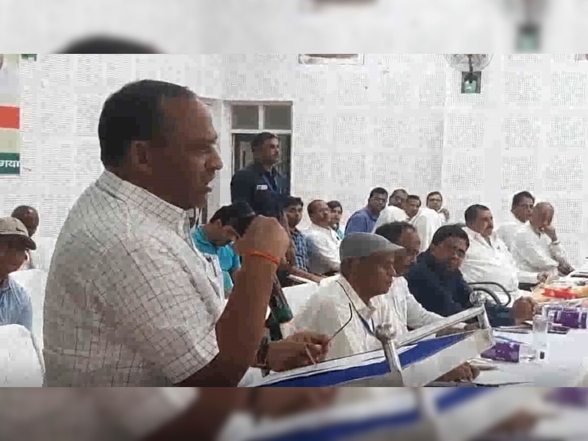 कृषि मंत्री कुमार सर्वजीत ने अधिकारियों को लगाई फटकार, कहा- किसानों के हित में करें कार्य 