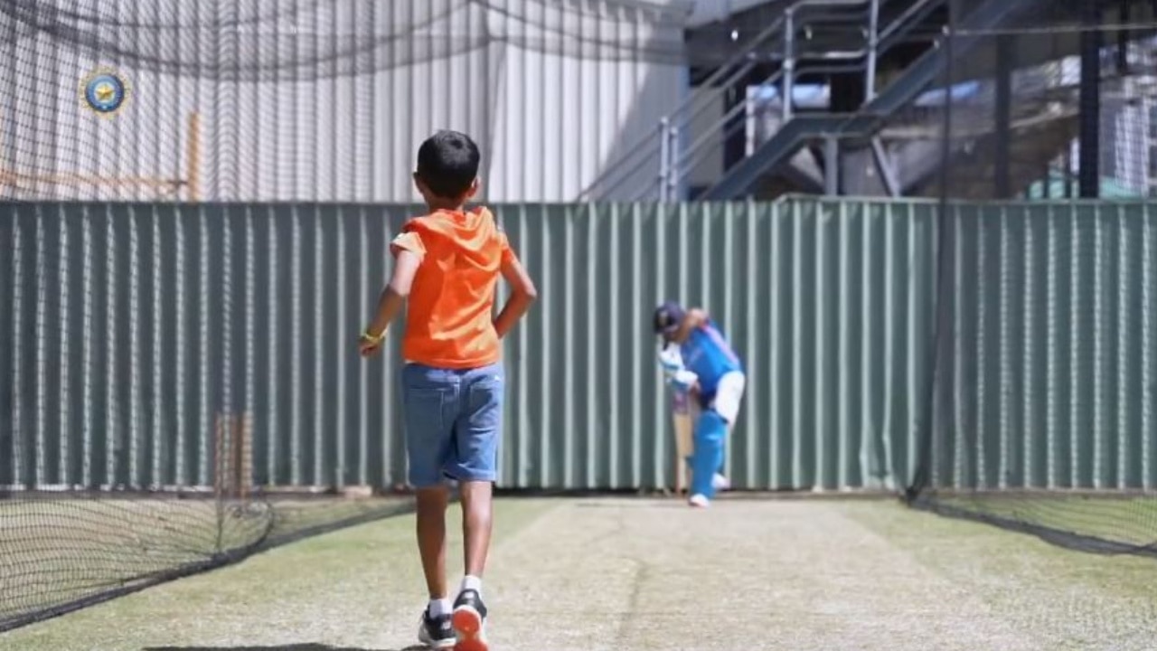 T20 World Cup: 11 साल के लड़के की बॉलिंग से इतने प्रभावित हुए रोहित शर्मा कि प्रैक्टिस सेशन में बॉलिंग के लिए बुलाया