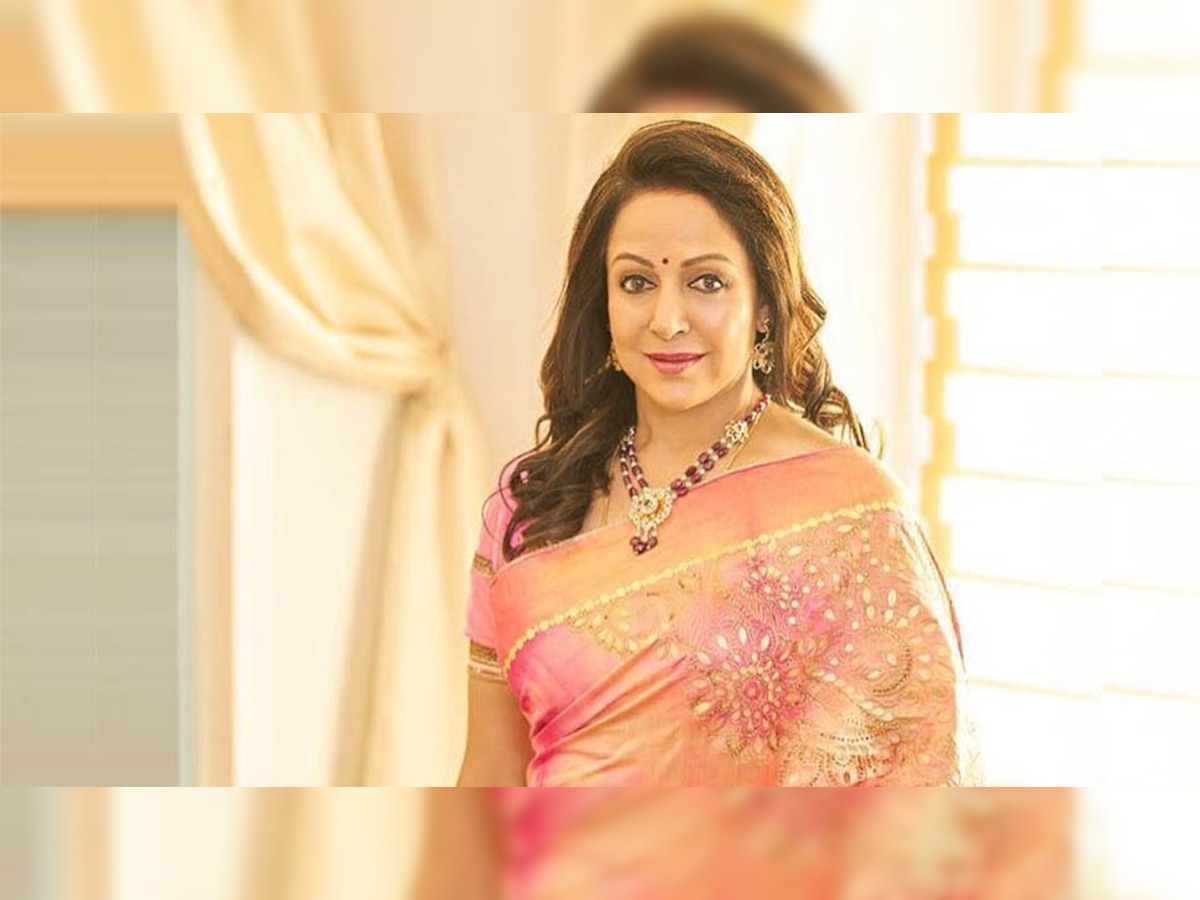 Hema Malini Birthday: जब दो डायरेक्टरों के बीच फंस गईं हेमा मालिनी, दोनों चाहते थे हमें दे ज्यादा वक्त