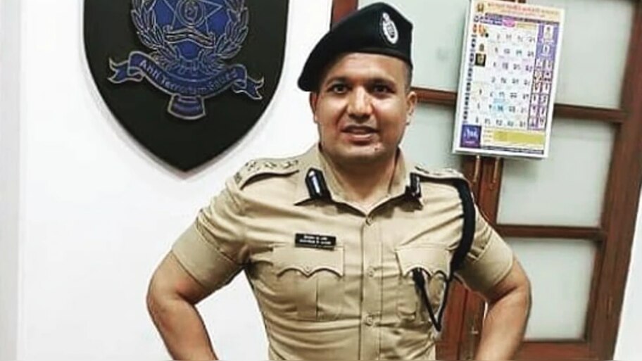 Shivdeep lande IPS officer who wants to kill his father in childhood ...