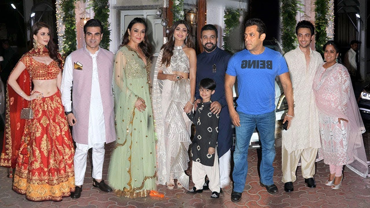 Diwali 2022 Bollywood Stars Who Celebrates Diwali In Grand Way Bollywood Diwali Party दिवाली 8723