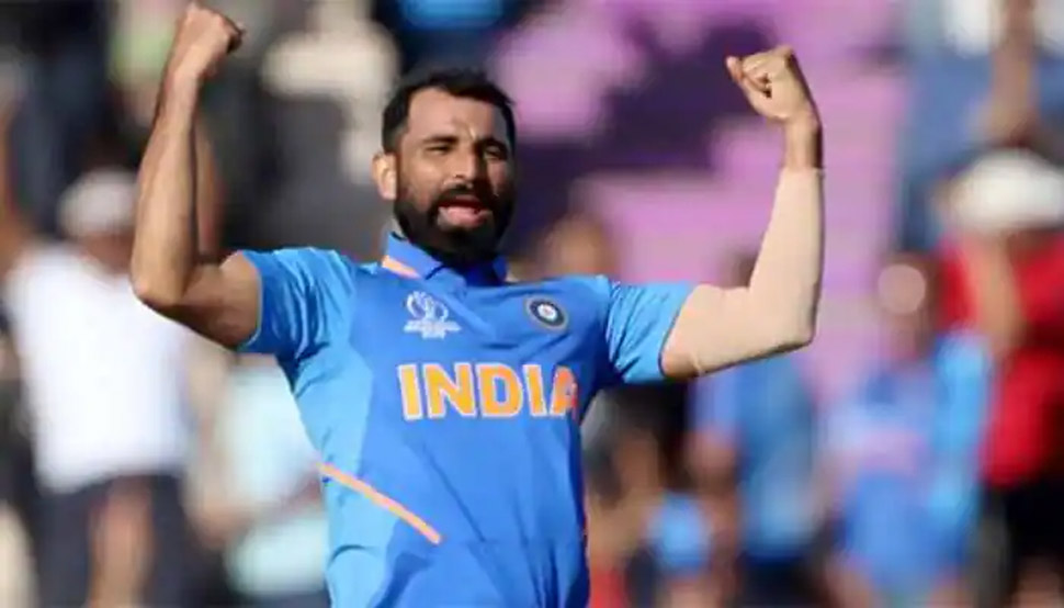 शमी की जादुई गेंदबाजी के आगे पस्त हुए ऑस्ट्रेलिया, आखिरी ओवर में झटके 3 विकेट शमी की जादुई गेंदबाजी के आगे पस्त हुए ऑस्ट्रेलिया, आखिरी ओवर में झटके 3 विकेट