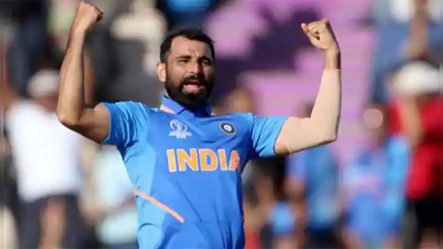 शमी की जादुई गेंदबाजी के आगे पस्त हुए ऑस्ट्रेलिया, आखिरी ओवर में झटके 3 विकेट