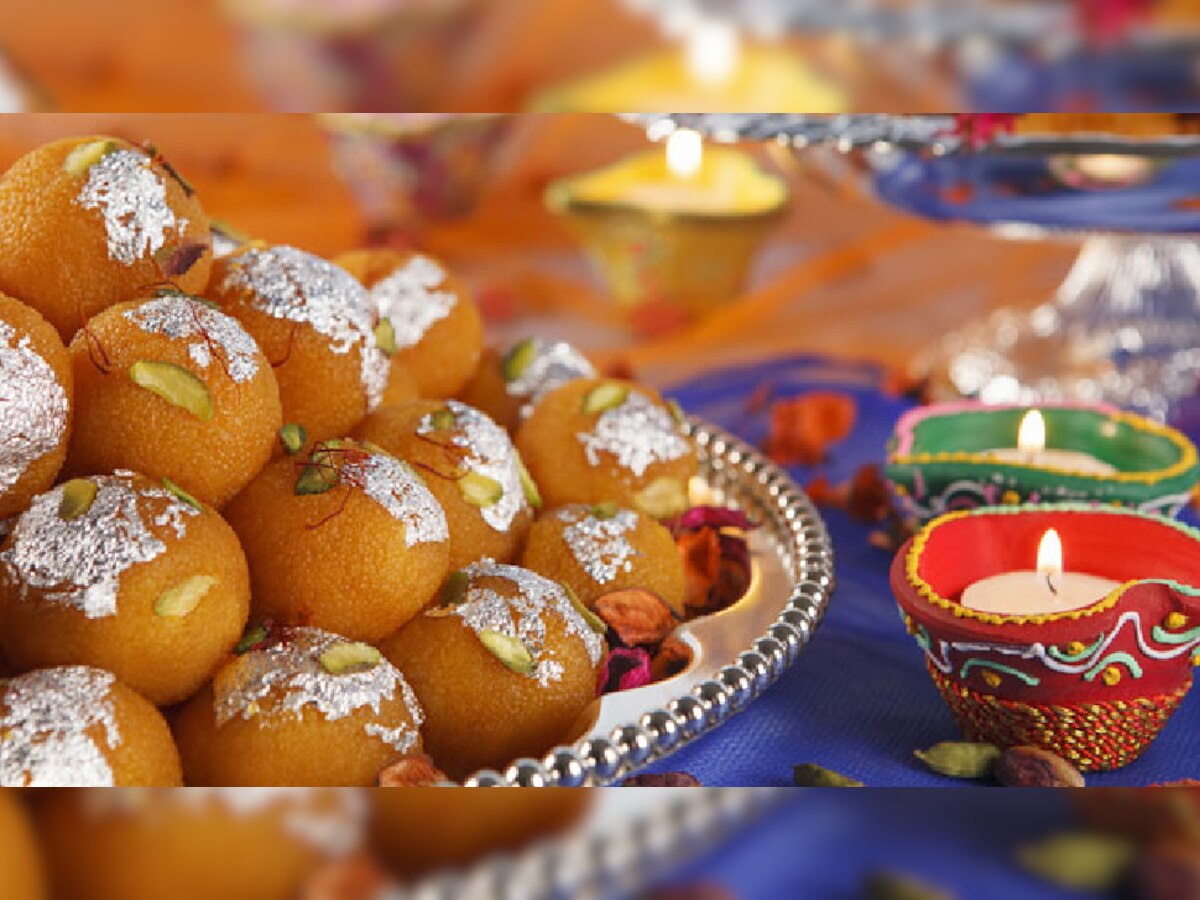 Diwali के पहले नकली घी, दूध, मिठाई और मावे की चुटिकयों में करें पहचान, ये है घरेलू तरीका