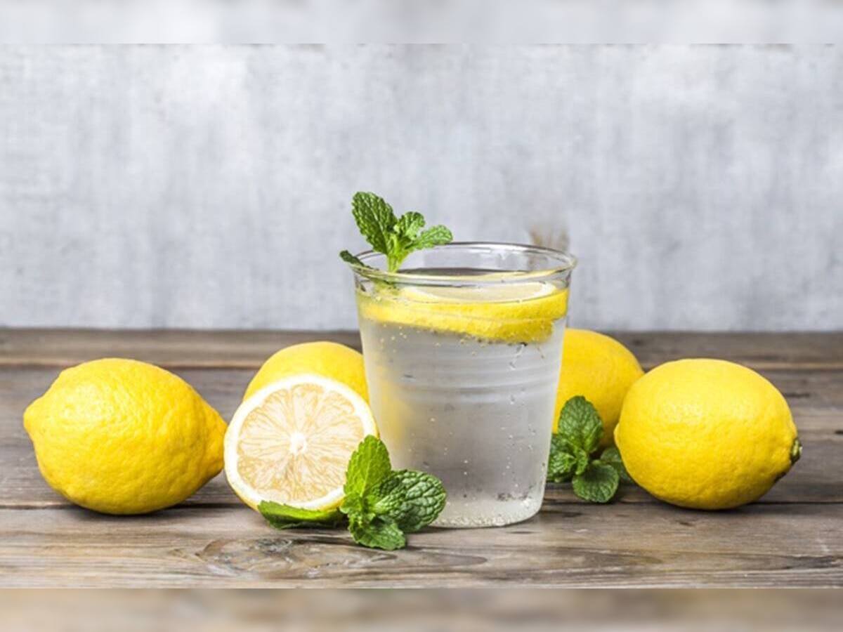 Lemon Water: खाना खाने के बाद पिएं नींबू पानी, सेहत को मिलेंगे ये गजब के फायदे