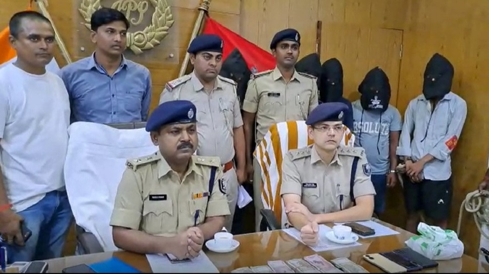 Bihar News: पुलिस को मिली बड़ी सफलता, भीषण चोरी मामले में पांच आरोपी गिरफ्तार