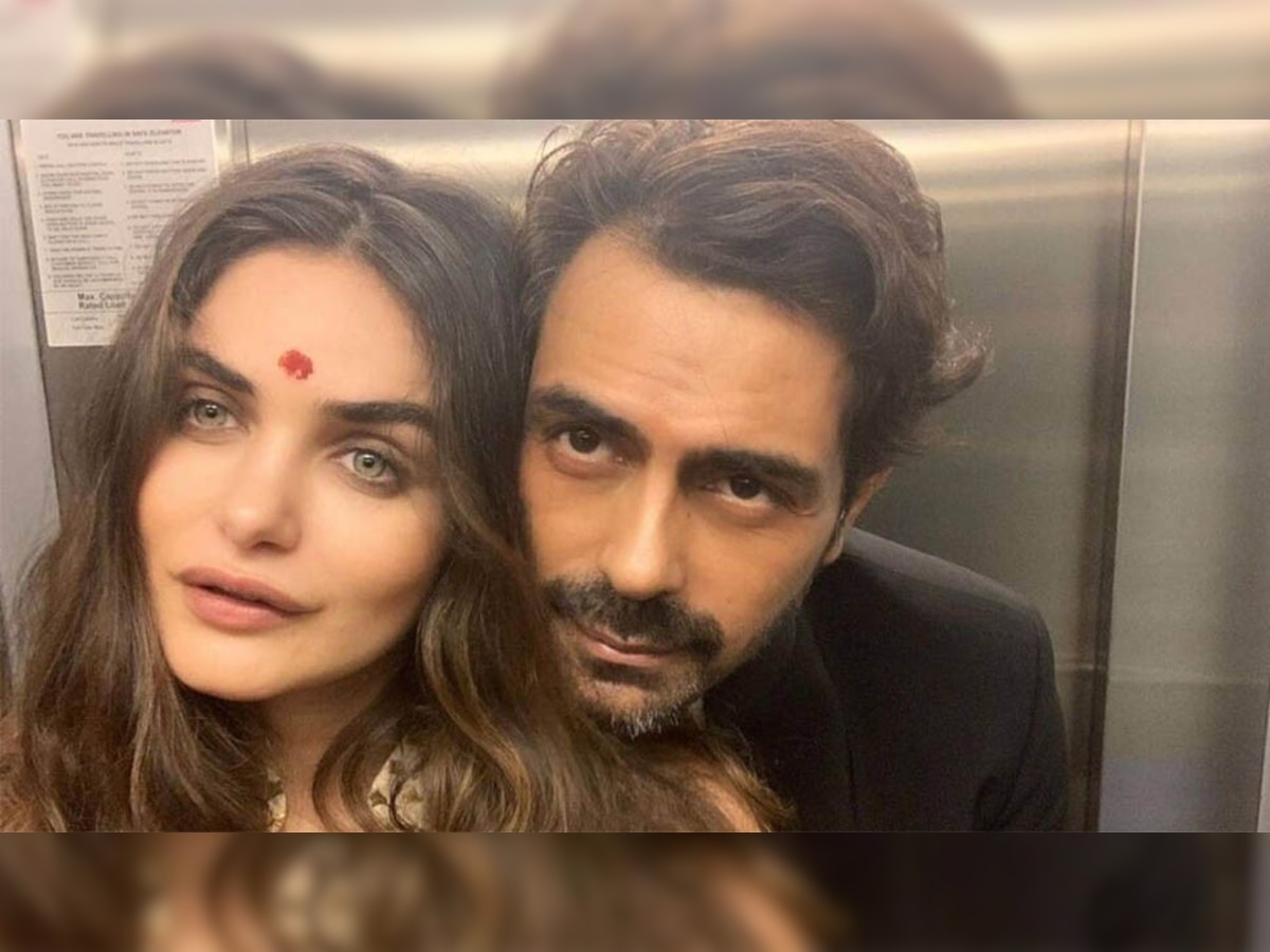 Arjun Rampal Girlfriend: अपनी गर्लफ्रेंड के साथ अर्जुन रामपाल कर रहे यह काम, किसी ने सोचा तक नहीं था