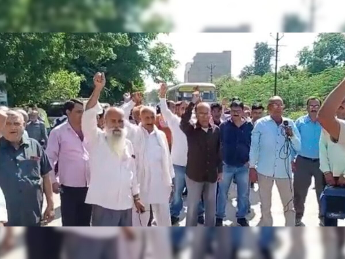 राजस्थान रोडवेज के कर्मचारियों ने अपनी मांगों को लेकर दिया धरना,1 घंटे का किया कार्य बहिष्कार