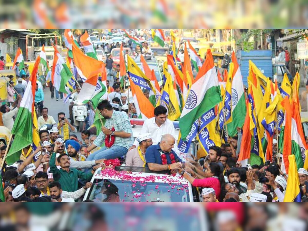 गुजरात में एक रैली के दौरान दिल्ली के डिप्टी सीएम मनीष सिसोदिया