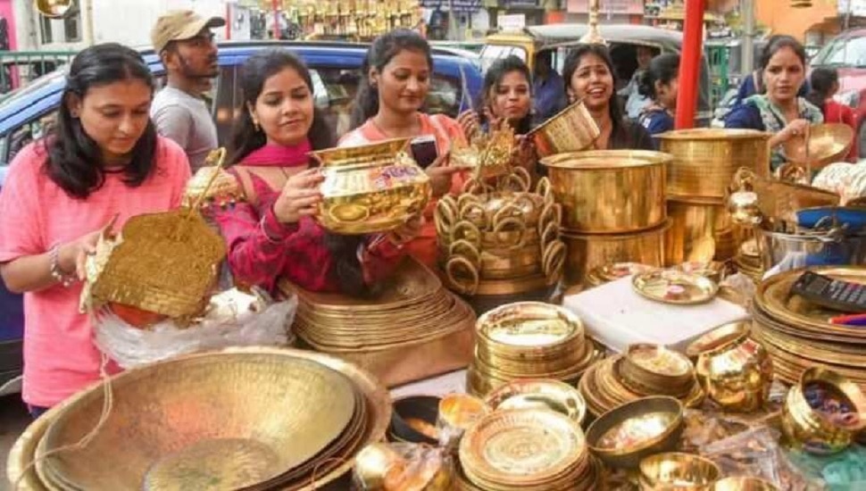 Diwali And Dhanteras : दिवाली और धनतेरस पर पीतल निर्मित बर्तनों की खास डिमांड, जानें बर्तनों में कितनी फीसदी हुई वृद्धि