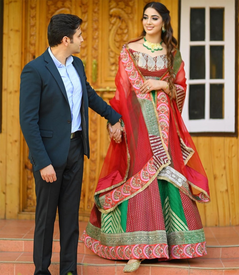 IAS Athar Amir Khan and Mehreen Qazi Romantic Photos, Post wedding