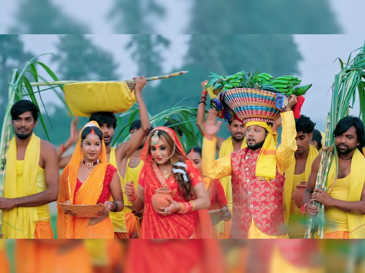 Bhojpuri Chhath Geet: नीलकमल सिंह और सृष्टि का नया छठ गीत 'जल्दी जल्दी चलो रे कहारा' हुआ वायरल, देखें वीडियो 
