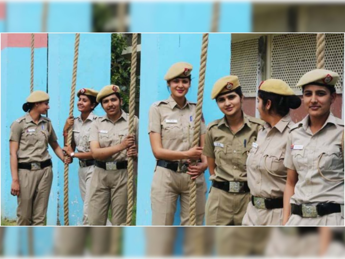 Career Tips: 12वीं पास हैं और दिल्ली पुलिस में नौकरी चाहिए, तो आपके बड़े काम की है ये खबर