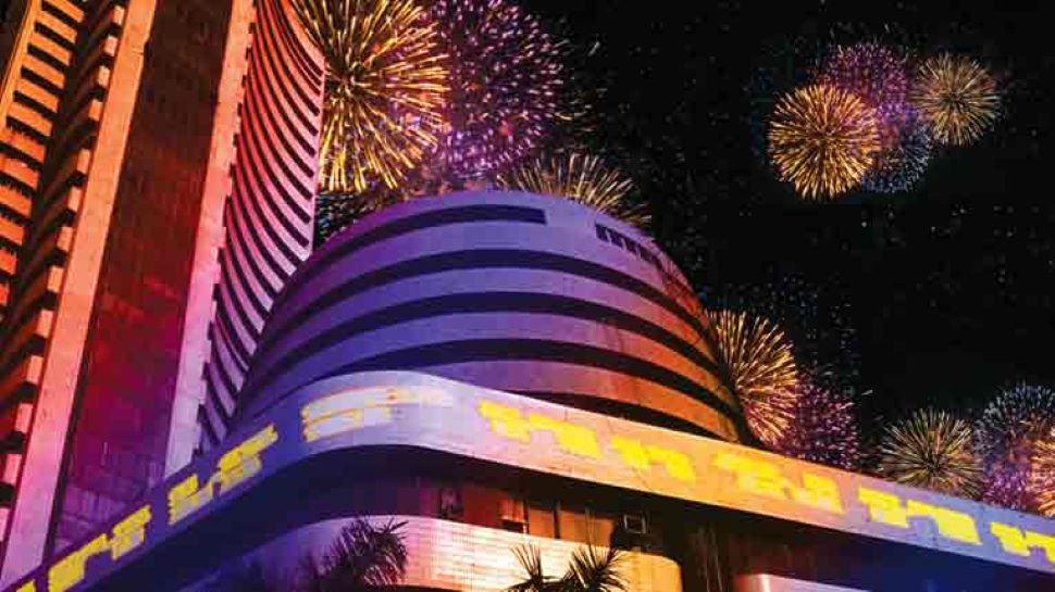 Diwali Muhurat Trading 2022: दिवाली के दिन इतने बजे पैसे लगाने से निश्चित होगी धन की वर्षा! जान लीजिए शेयर मार्केट का सीक्रेट 