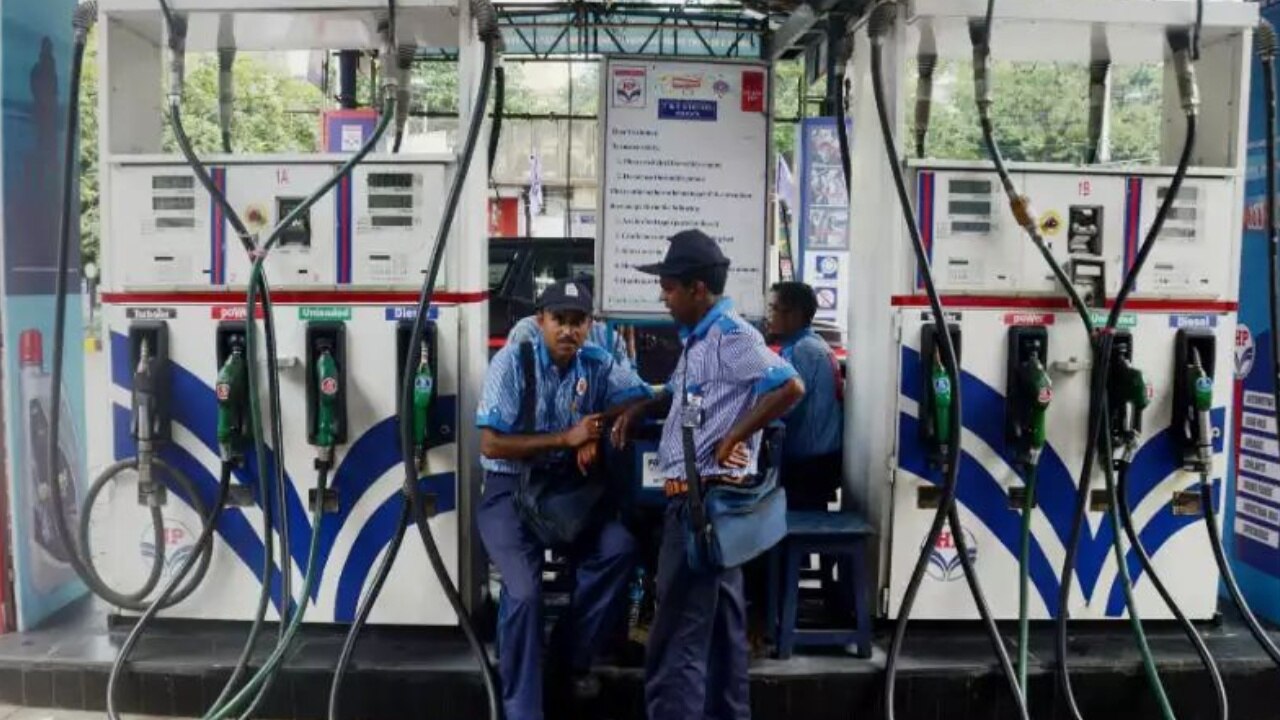दिल्लीवासियों को मिली बड़ी राहत, अभी पेट्रोल खरीदने के लिए नहीं दिखाना होगा ये सर्टिफिकेट