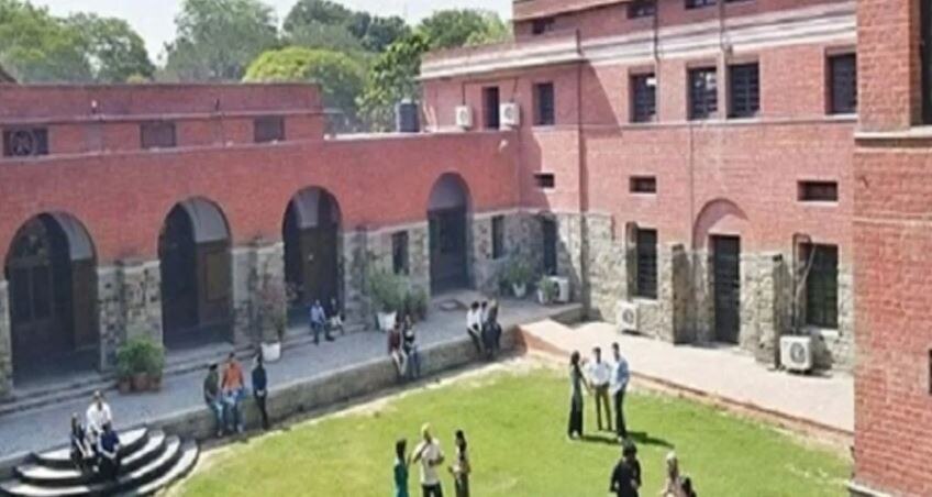 डीयू: 400 छात्रों को मिला शून्य अंक, दिल्ली यूनिवर्सिटी के इस फैकल्टी के छात्रों का बड़ा आरोप