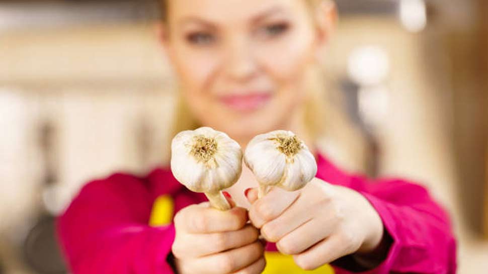 Garlic Side Effects: जरूरत से ज्यादा कभी न खाएं लहसुन, वरना उठाने पड़ेंगे ये 4 नुकसान