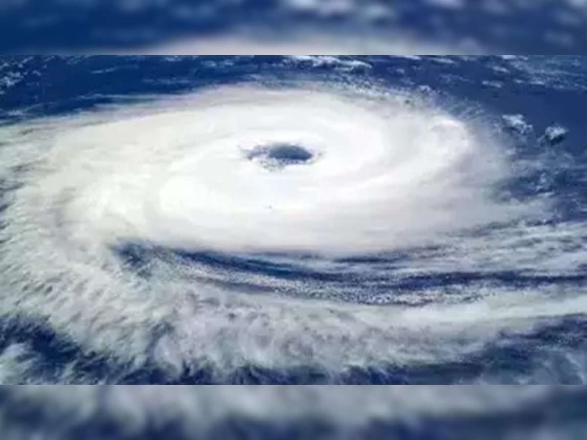 Cyclone Sitrang: इन 6 राज्यों में तीन दिन कहर ढाएगा तूफान सितरंग, अफसरों की छुट्टियां रद्द, स्कूल बंद