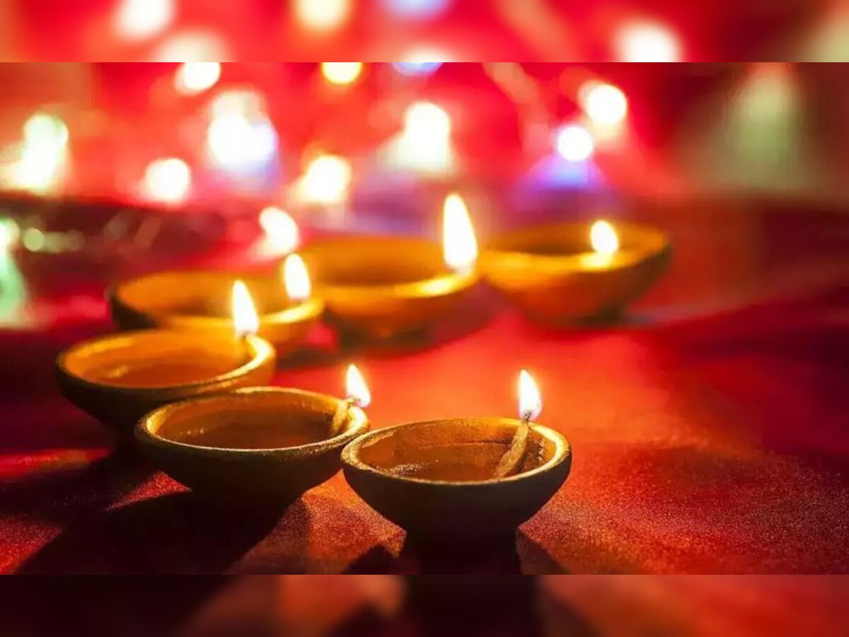 Diwali Rashifal Upaay: दिवाली पर अपनी राशि के अनुसार जरूर करें ये काम, दोगुना हो जाएगा धन