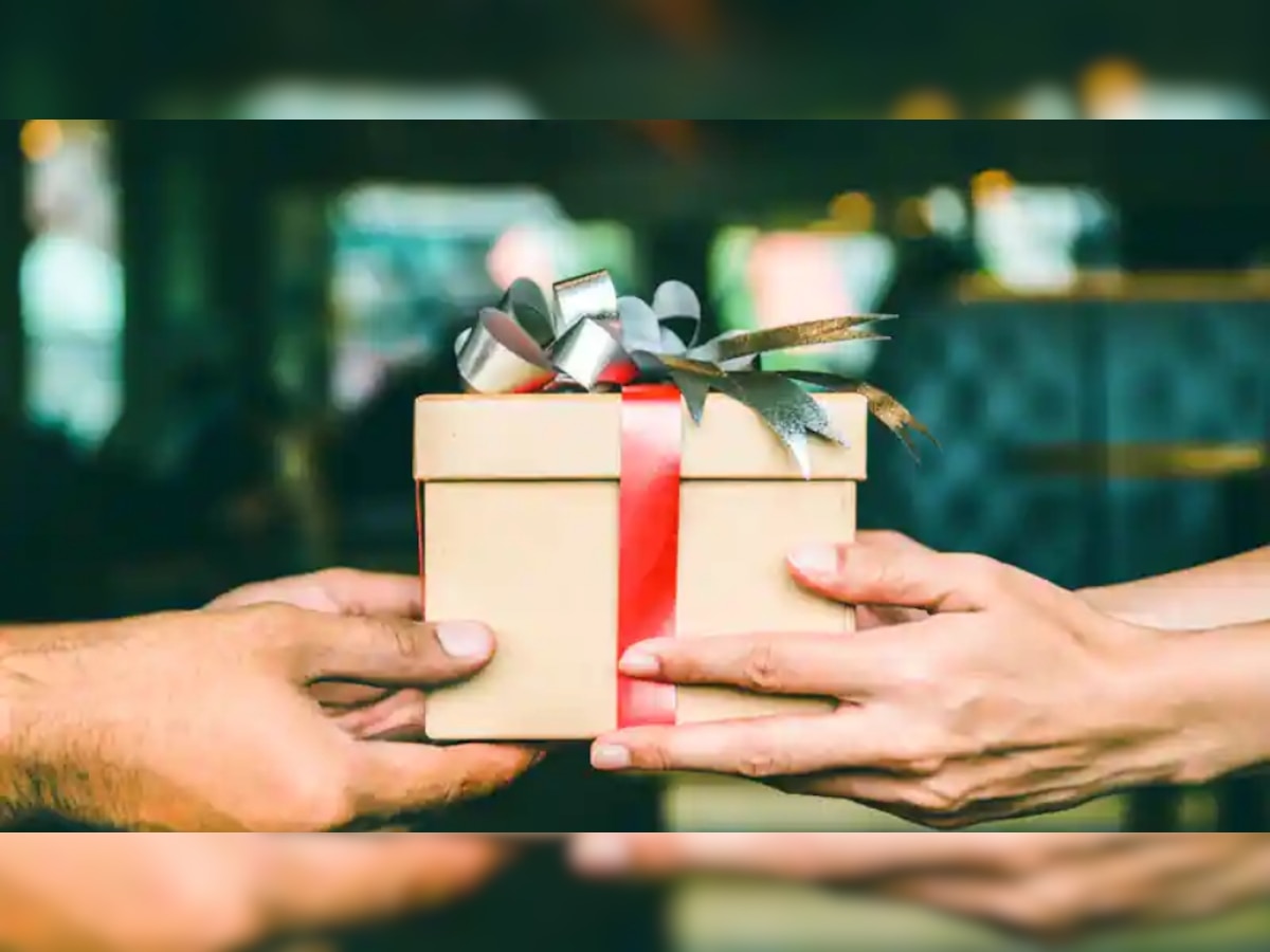 Tax on Diwali Gifts: क्या दिवाली पर गिफ्ट में मिले तोहफों पर लगता है टैक्स? समझें इसकी पूरी ABCD