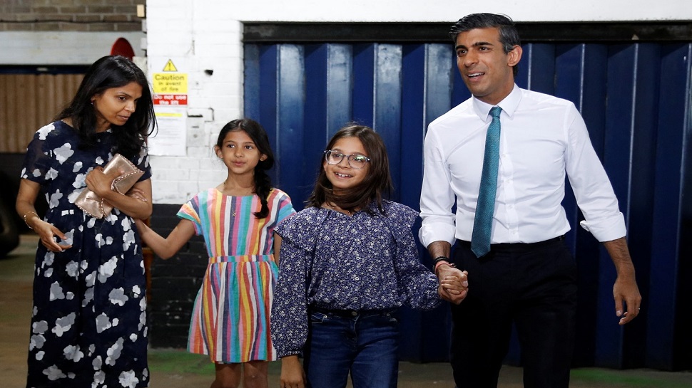 UK Prime Minister: ବ୍ରିଟେନ ରାଜାଙ୍କଠୁ ଧନୀ ଋଷି ସୁନାକ, ଜାଣନ୍ତୁ ସେ କେତେ ସମ୍ପତ୍ତିର ମାଲିକ UK Prime Minister: ବ୍ରିଟେନ ରାଜାଙ୍କଠୁ ଧନୀ ଋଷି ସୁନାକ, ଜାଣନ୍ତୁ ସେ କେତେ ସମ୍ପତ୍ତିର ମାଲିକ