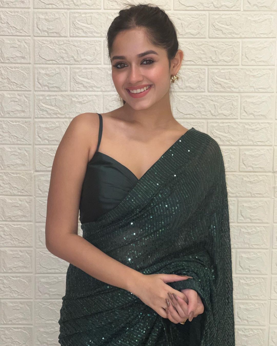 Jannat Zubair Photos in Green Saree shared beautiful pictures on Social