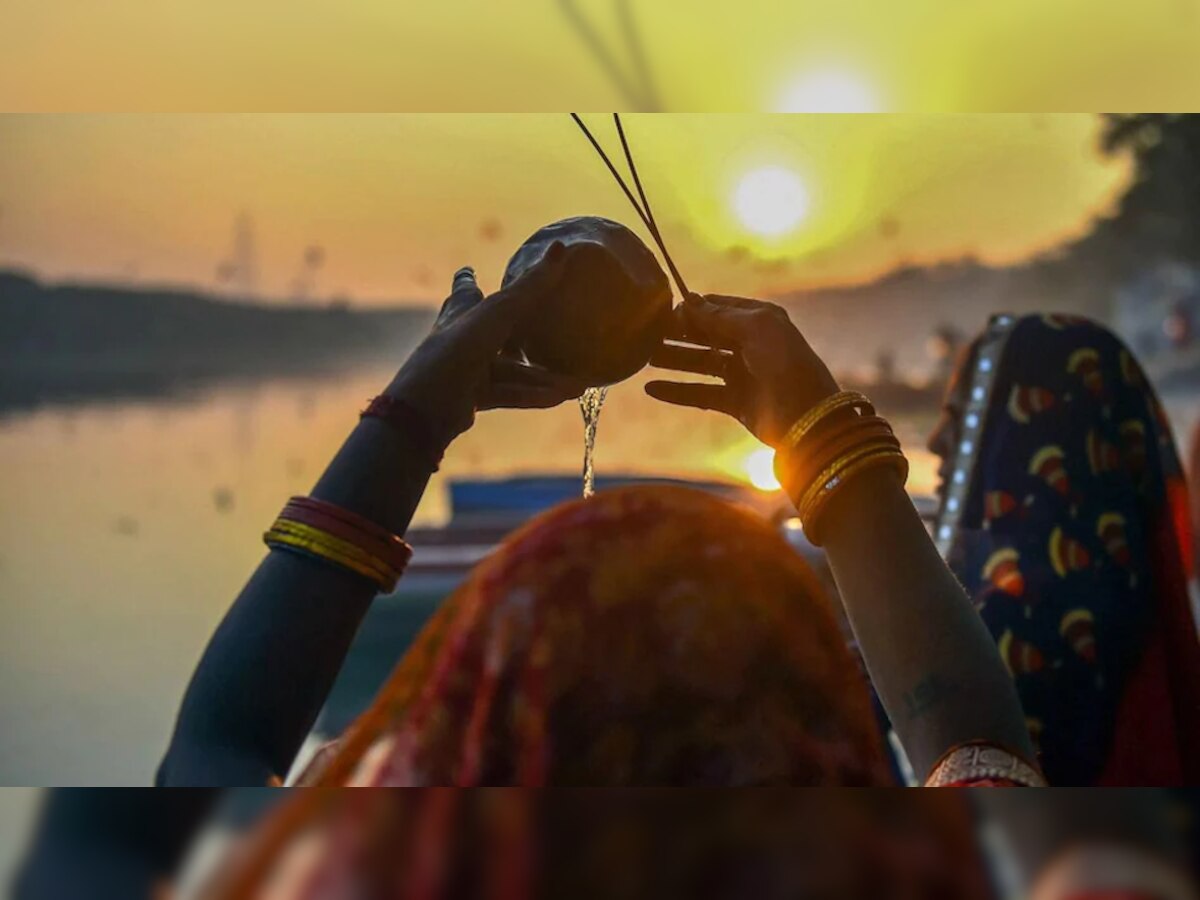 Chhath Puja पर सूर्यदेव को क्यों दिया जाता है अर्घ्य, जानें इससे जुड़ी कथाएं 
