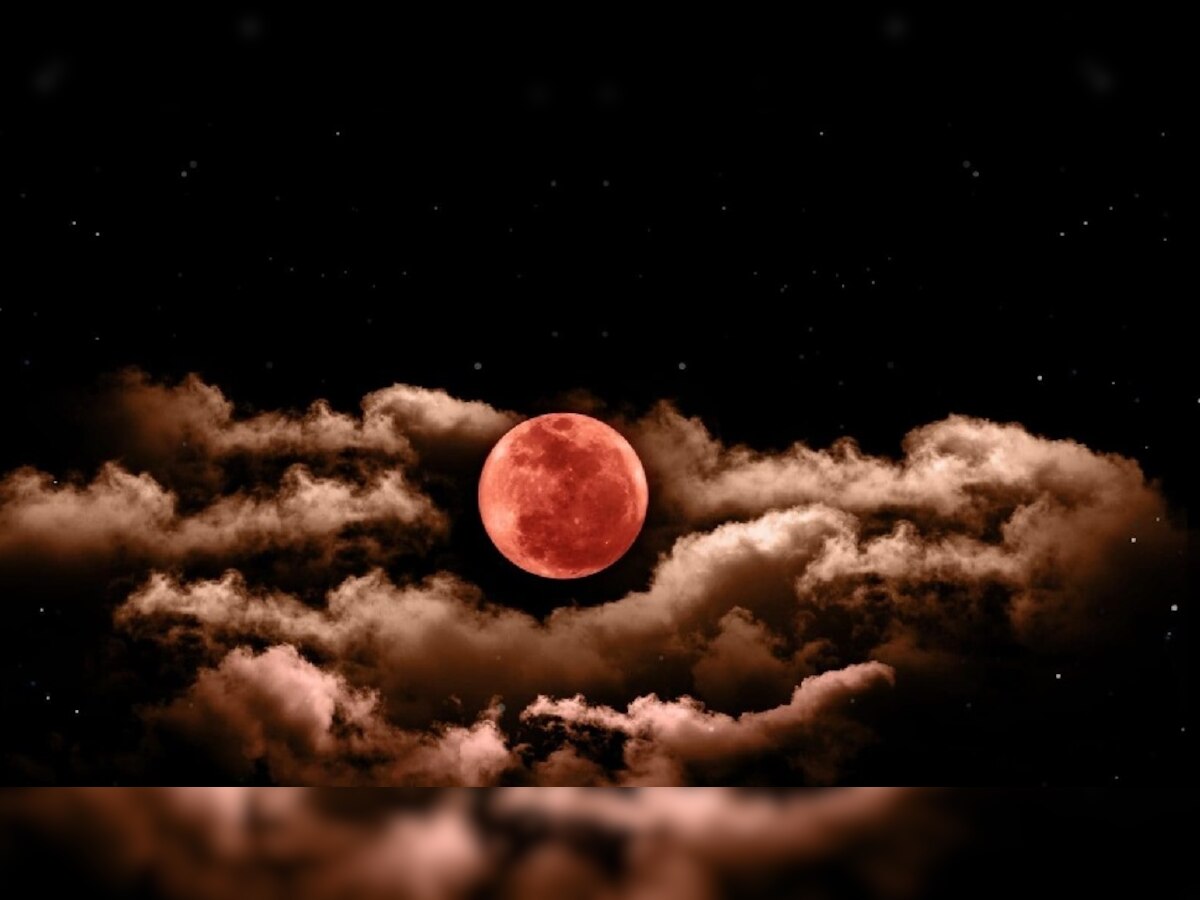 Lunar Eclipse 2022: ସରିଲା ସୂର୍ଯ୍ୟପରାଗ, ଜାଣନ୍ତୁ କେଉଁ ଦିନ ହେବ ବର୍ଷର ଶେଷ ଚନ୍ଦ୍ରଗ୍ରହଣ?