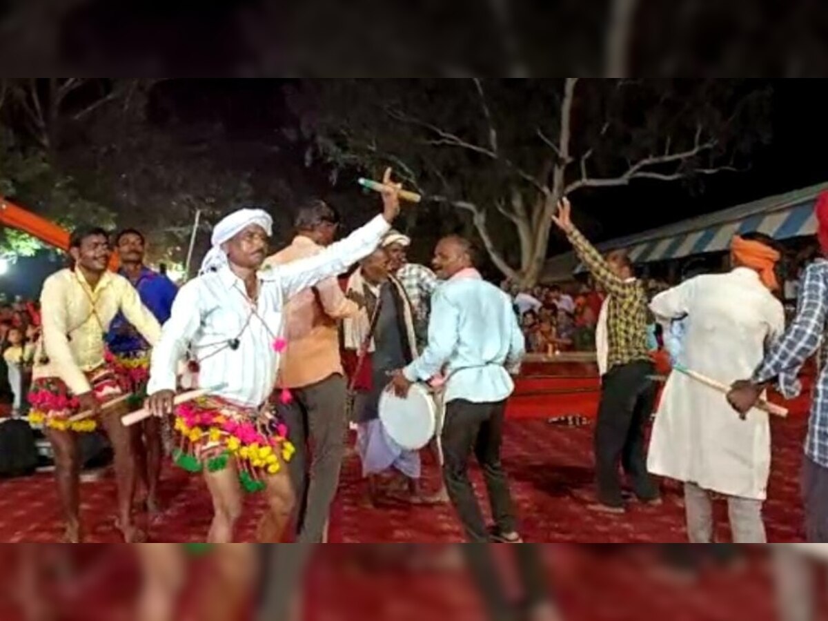 Bundelkhand ki Divari: एक ऐसा डांस जिसमें दो पक्षों में चलती हैं लाठियां, जानें दिवारी नृत्य की कहानी 