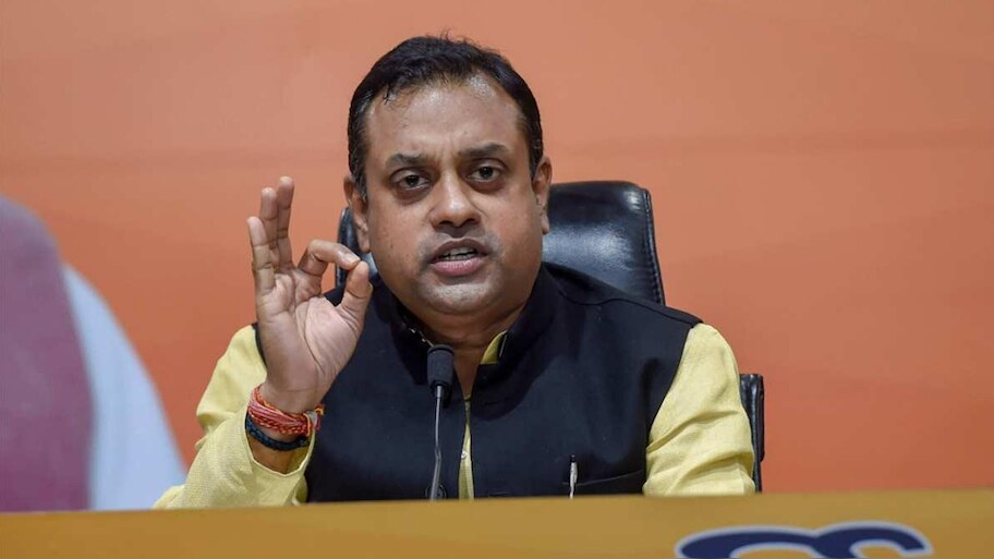 नोटों पर देवी, देवताओं की फोटो छापने की मांग पर भड़की BJP, लगाई केजरीवाल की क्लास