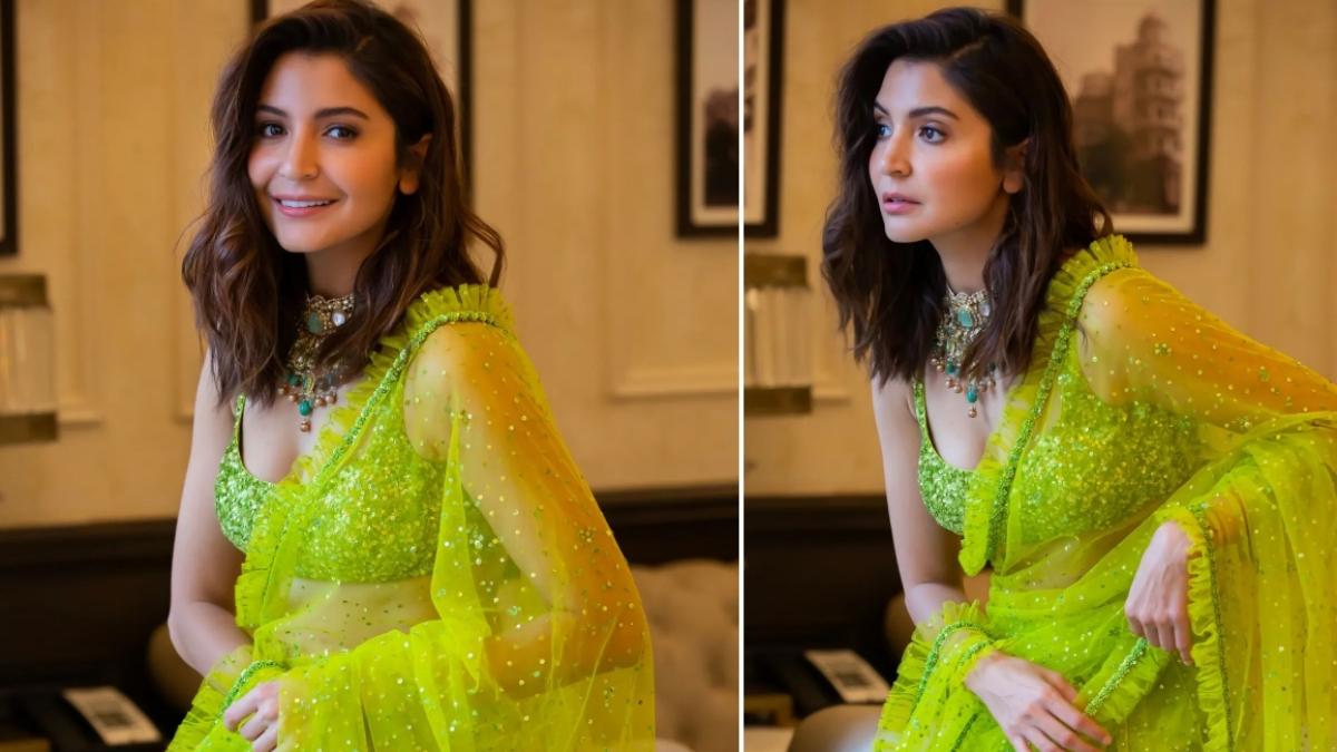 Sexy Mom Anushka Sharma and Hot sizzling Katrina Kaif wore the same Sabyasachi  sequin saree |Fashion Faceoff: एक जैसी साड़ी पहन इतराईं Katrina और Anushka,  किसका हुस्न देख लोगों का दिल हुआ