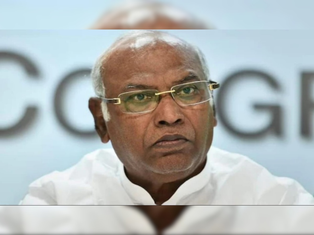 Mallikarjun Kharge: कांग्रेस अध्यक्ष बनने के बाद खड़गे का पहला फैसला, सोनिया-राहुल को लेकर उठाया ये कदम