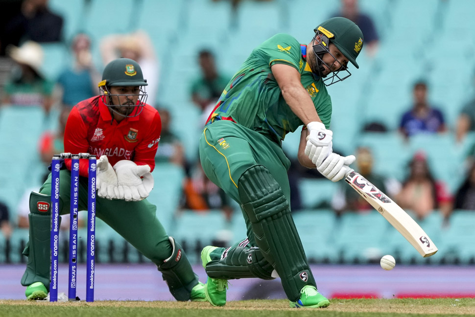 SA Vs BAN: बांग्लादेश को अफ्रीक़ा ने दी करारी शिकस्त, डिकॉक-रोसो ने खेली तूफ़ानी पारी SA Vs BAN: बांग्लादेश को अफ्रीक़ा ने दी करारी शिकस्त, डिकॉक-रोसो ने खेली तूफ़ानी पारी