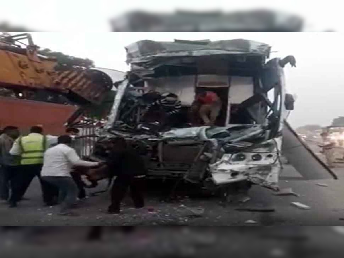 Haryana Breaking News: गुरुग्राम में जयपुर-गुरुग्राम हाइवे पर ट्राले से टकराई बस, ड्राइवर की मौत, कई घायल