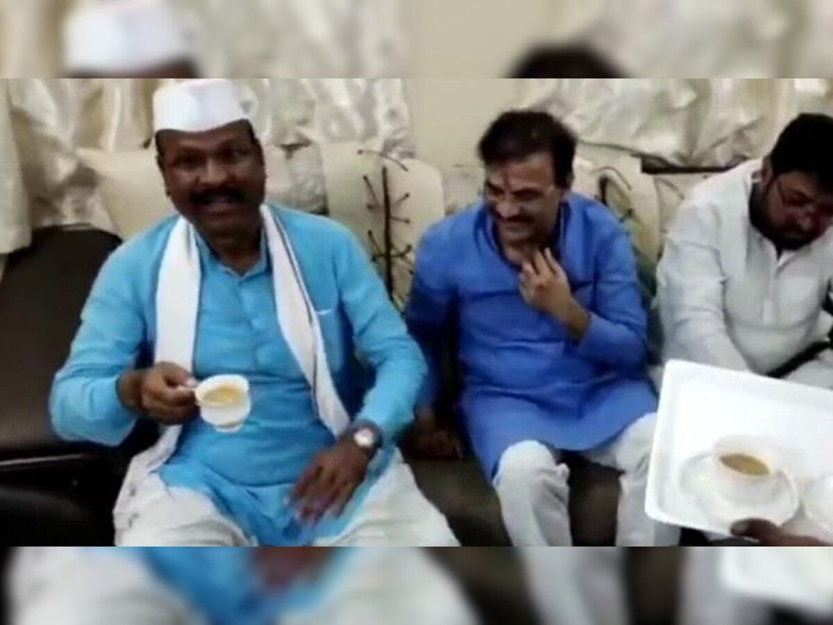 Watch: एकनाथ शिंदे सरकार में मंत्री ने DM से पूछा- क्या आप पीते हैं शराब? मिला ये जवाब